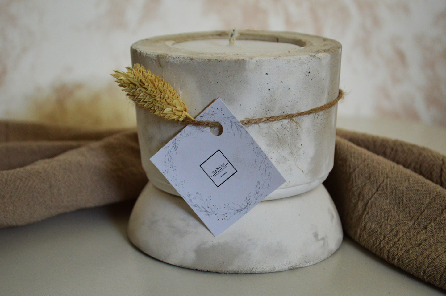 Vela Aromática de Concreto Marmoleado con Base Ovalada – Diseño Único y 90 ml de Cera de Soya